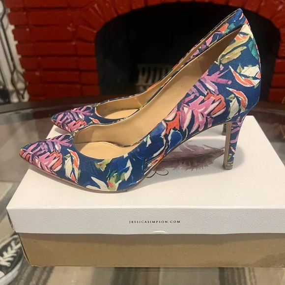 Jessica Simpson-Colorful printed heel size 9 - Picture 3 of 5